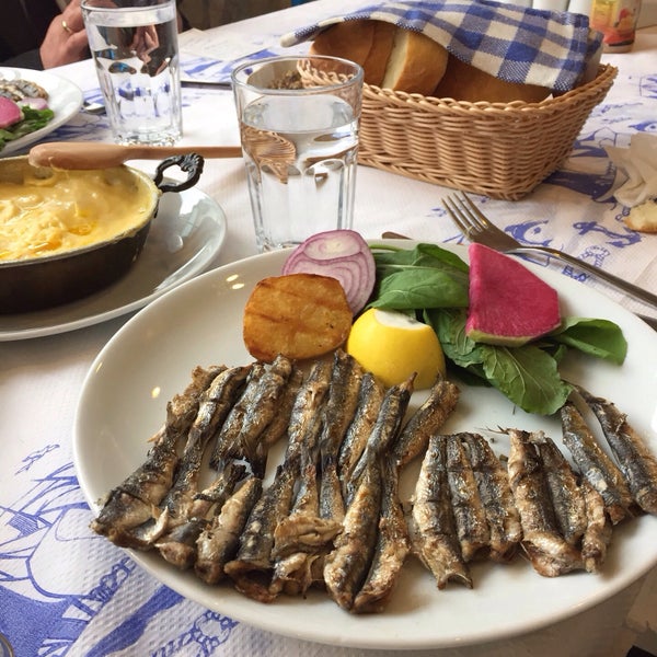 Foto tirada no(a) Çakraz Balık ve Karadeniz Mutfağı por Rumeysa G. em 11/30/2016