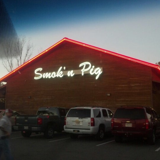 Foto tomada en Smok&#39;n Pig BBQ  por Talinda M. el 1/18/2013