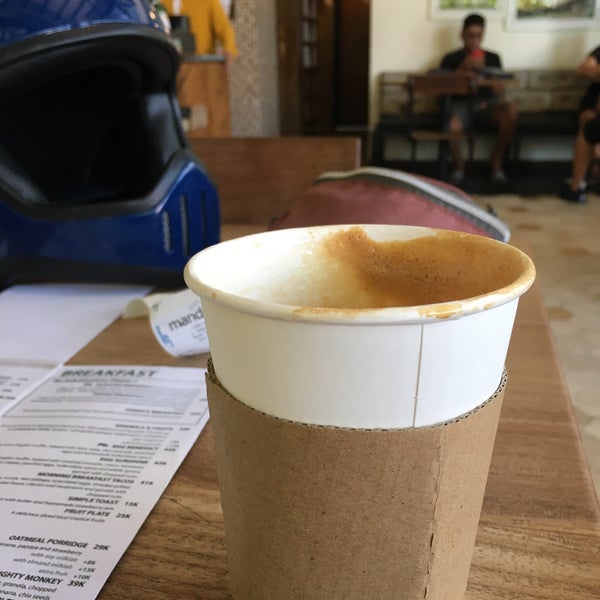 Foto scattata a Hungry Bird Coffee da Aylinalinaa il 10/25/2020