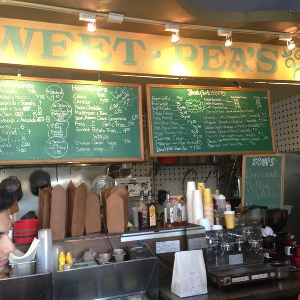 Foto diambil di Sweet Pea&#39;s Cafe &amp; Catering oleh Palmer M. pada 2/7/2013