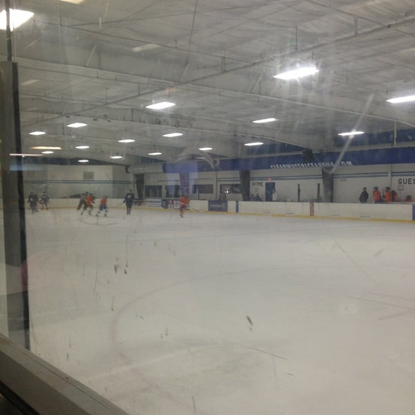 Photo prise au Clearwater Ice Arena par Some G. le4/6/2013