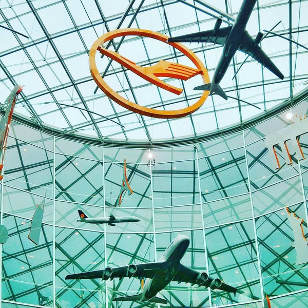 Foto diambil di Bandar Udara Frankfurt am Main (FRA) oleh Bodya K. pada 9/9/2015
