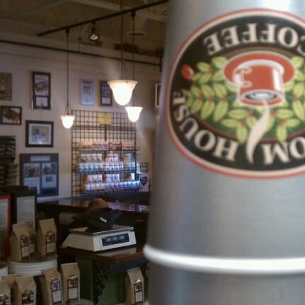รูปภาพถ่ายที่ Custom House Coffee โดย Katie V. เมื่อ 11/9/2012