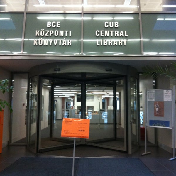 รูปภาพถ่ายที่ Budapesti Corvinus Egyetem Központi Könyvtár โดย Dominik K. เมื่อ 3/4/2013
