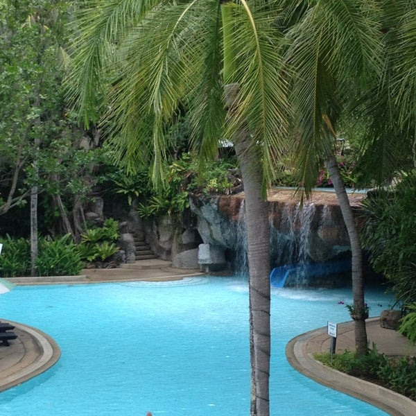 Photo prise au Garden Pool @ Hilton Phuket Arcadia Resort &amp; Spa par Evgeniya K. le2/25/2013