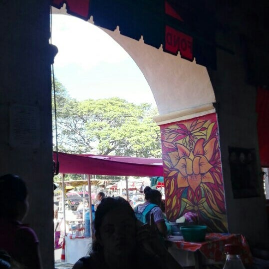 Photo taken at Mercado 5 De Septiembre Juchitán by Javier P. on 1/2/2016