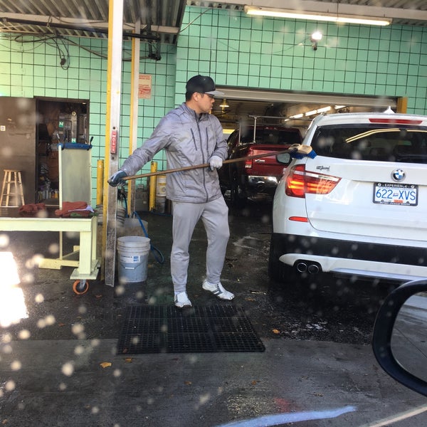 Century Hand Car Wash Mt. Pleasant'da Araba Yıkama ve Detay