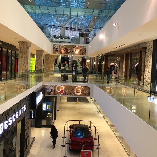 Das Foto wurde bei The CORE Shopping Centre von Jim S. am 11/16/2017 aufgenommen