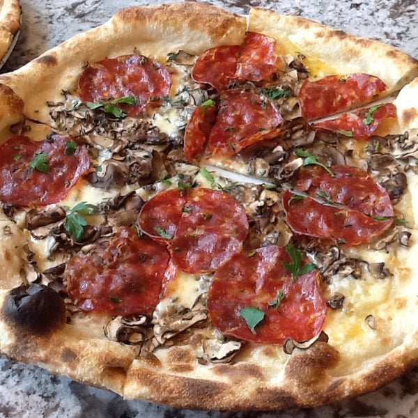 Das Foto wurde bei Varasano&#39;s Pizzeria von Chris H. am 7/13/2013 aufgenommen