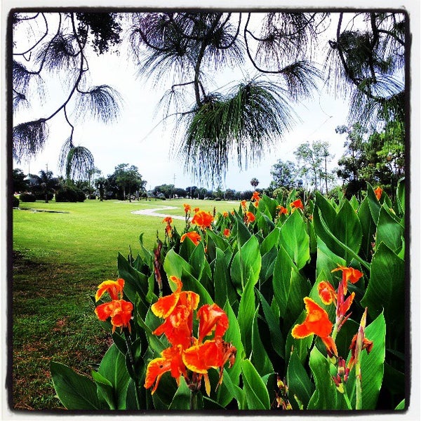 Foto diambil di Hibiscus Golf oleh Kevin A. pada 8/26/2013