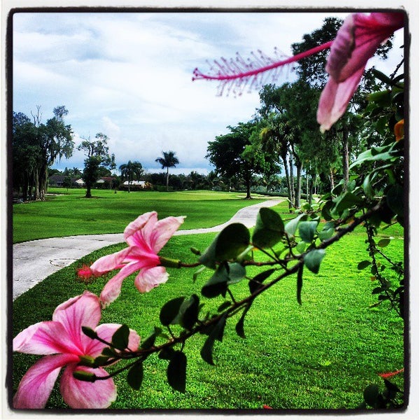 Foto diambil di Hibiscus Golf oleh Kevin A. pada 8/26/2013