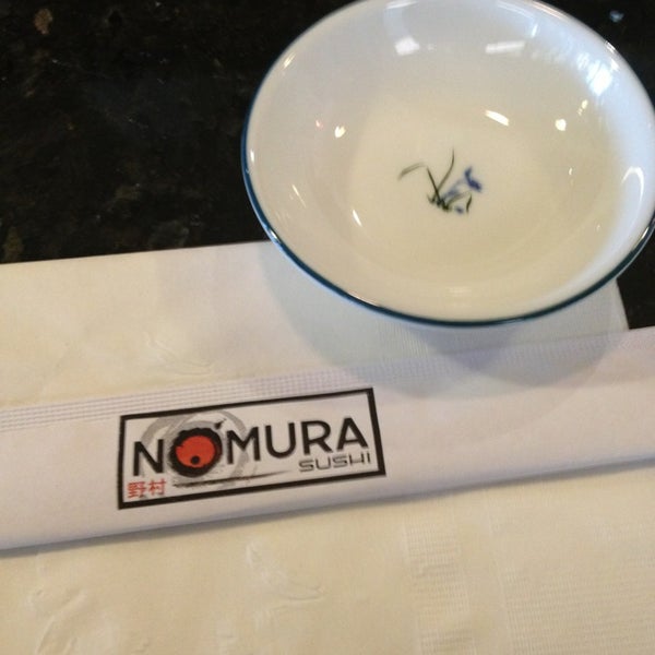 Foto tirada no(a) Nomura Sushi por Marina M. em 2/14/2013