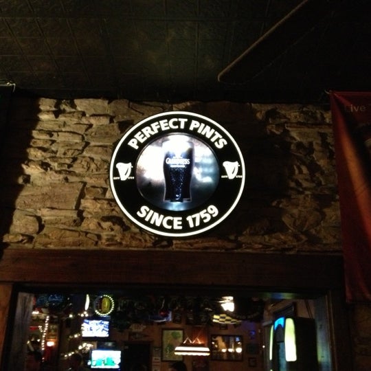 Das Foto wurde bei Scruffy Murphy&#39;s Irish Pub von Paul B. am 12/1/2012 aufgenommen
