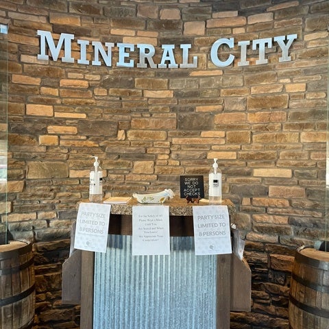 Foto diambil di Mineral City Mill &amp; Grill oleh Mineral City Mill &amp; Grill pada 2/19/2021