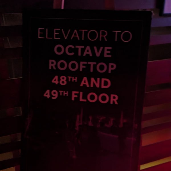 Foto tomada en Octave Rooftop Lounge &amp; Bar  por David D. el 4/8/2024