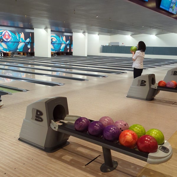 SCAA Bowling Centre 南華會保齡球場 Bowling Alley in Causeway Bay