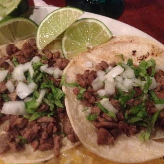 Das Foto wurde bei Pancho Villa Mexican Restaurant von Violet C. am 9/20/2012 aufgenommen