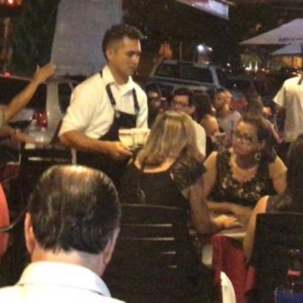 Тела бара. Крутой бармен. Delirium бар. Тела бара. Кафе ява югорск.