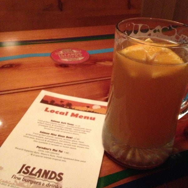 Photo taken at Islands Restaurant by Samuel C. on 3/5/2013
