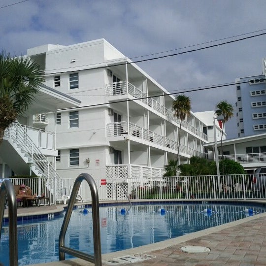 Foto tirada no(a) Collins Hotel por Ali R. em 12/30/2012