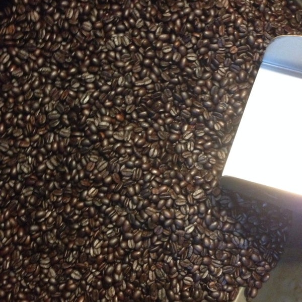 Foto tomada en Solar Roast Coffee  por mork m. el 11/5/2013