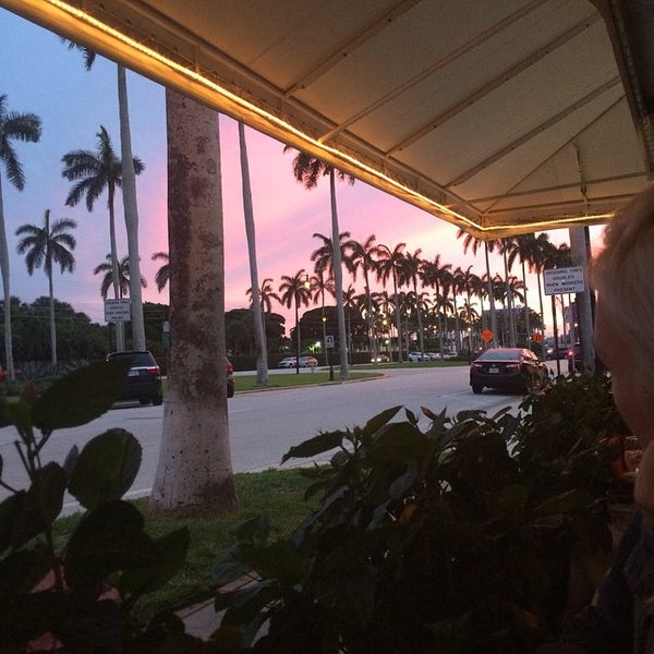 Photo prise au Testa&#39;s Palm Beach par Ed A. le5/1/2015