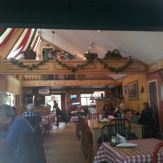 Das Foto wurde bei Zappi&#39;s Italian Eatery - Pasta, Pizza and Subs von Boboy C. am 10/20/2012 aufgenommen