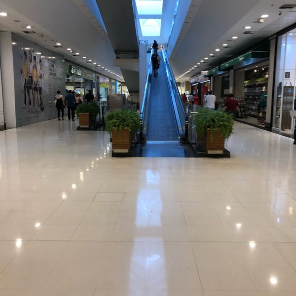 Photo taken at Boulevard Shopping by Leonardo C. on 2/18/2019