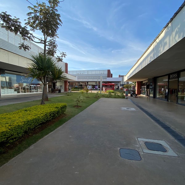 Photo taken at Outlet Premium Brasília by Leonardo C. on 4/16/2021