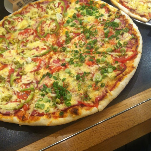 Чили хот пицца. Лулу пицца. Питса чили. Пицца с халапеньо. Lulu pizza.