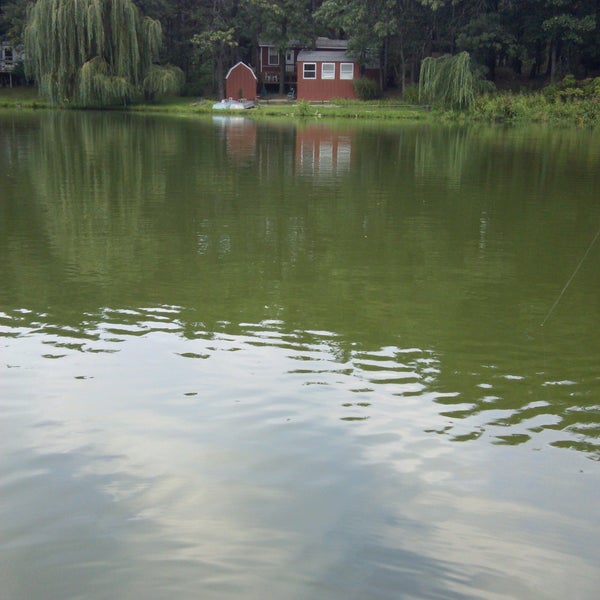 Das Foto wurde bei Woodhaven Lakes von creeping m. am 9/1/2013 aufgenommen