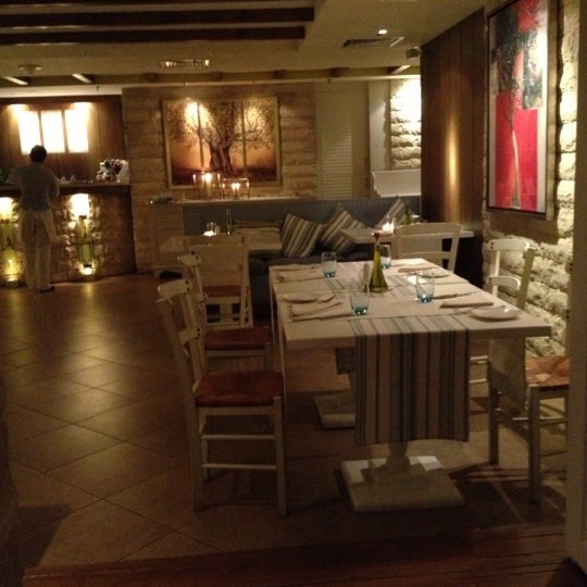 Photo taken at Elia Greek Restaurant by Ezz Q. on 11/13/2012