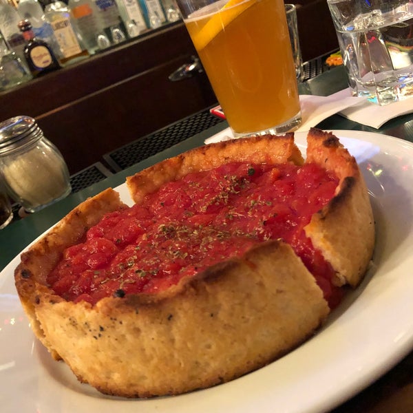 Foto diambil di Pizano&#39;s Pizza &amp; Pasta oleh Sora pada 12/12/2019