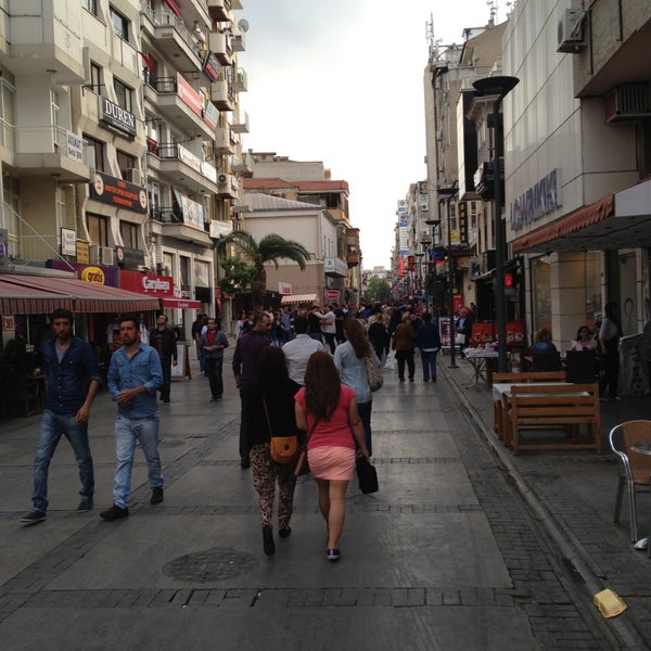 Das Foto wurde bei Kıbrıs Şehitleri Caddesi von Adem E. am 4/14/2013 aufgenommen