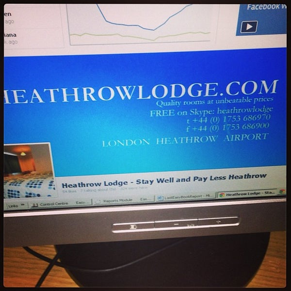 Foto scattata a Heathrow Lodge da JULIE S. il 1/25/2013