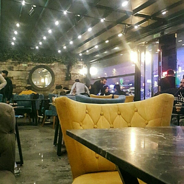 Foto tirada no(a) Moos Cafe &amp; Restaurant por 👑 DENNIS 👑 . em 12/15/2019
