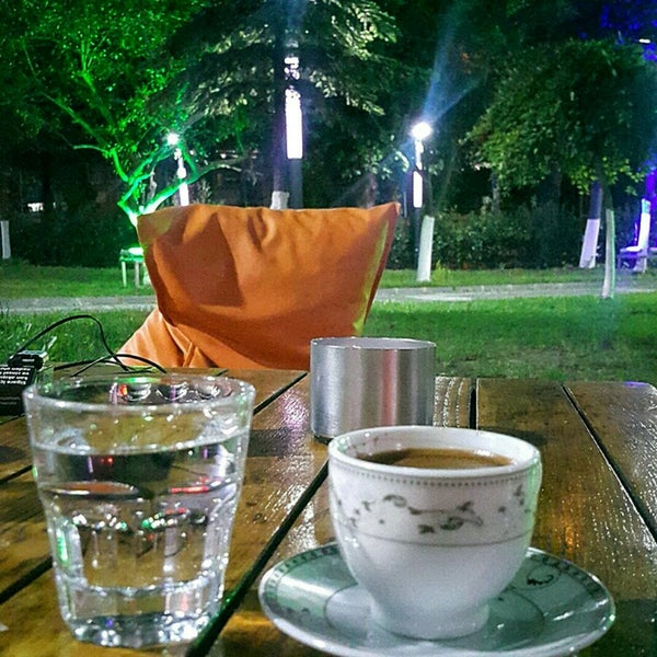 Das Foto wurde bei Kuğulu Park Cafe &amp; Restaurant von 👑 DENNIS 👑 . am 7/25/2021 aufgenommen