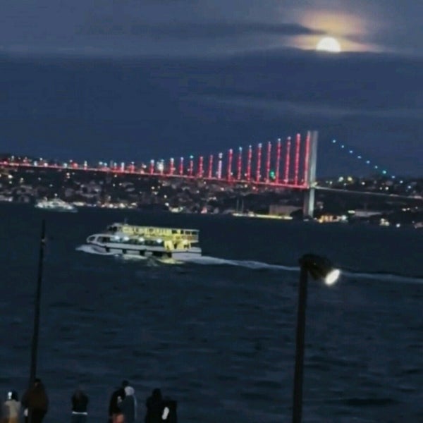 Foto scattata a Frankie İstanbul da 👑 DENNIS 👑 . il 11/9/2022