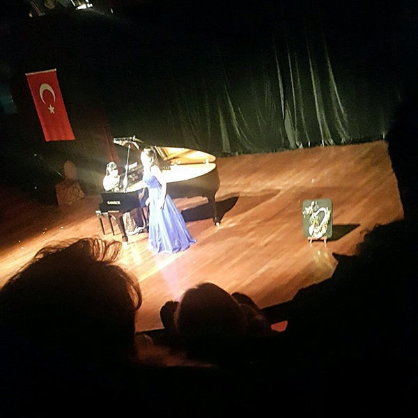 Das Foto wurde bei Akatlar Kültür Merkezi von 👑 DENNIS 👑 . am 12/22/2019 aufgenommen