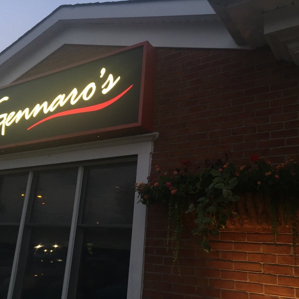 7/16/2017에 Katie G.님이 Gennaro&#39;s Italian Restaurant &amp; Tomato Pies에서 찍은 사진