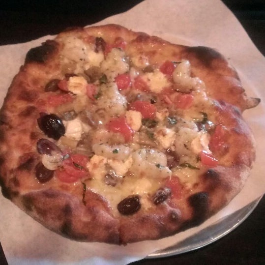 7/18/2013 tarihinde Tiffany T.ziyaretçi tarafından Hearth Pizza Tavern'de çekilen fotoğraf