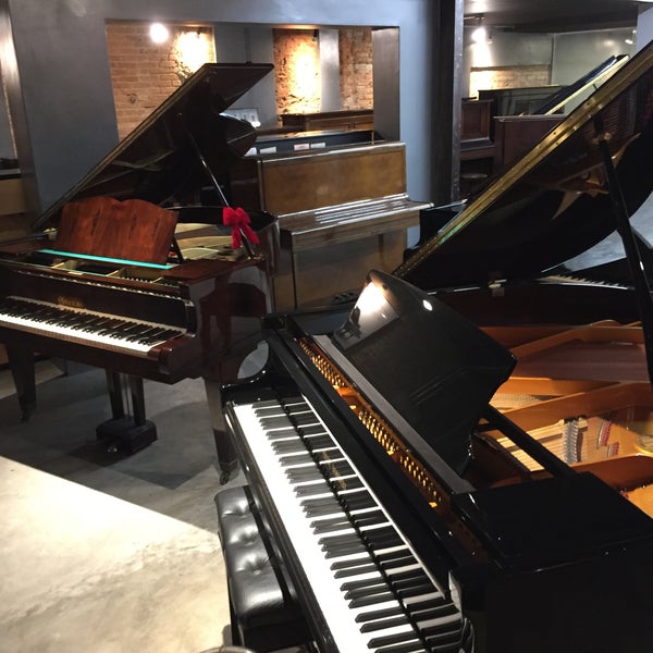 Foto scattata a Pianíssimo Pianos e Escola de Música da Pianíssimo Pianos e Escola de Música il 8/1/2017