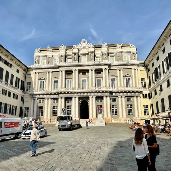 Photo taken at Palazzo Ducale by Ali on 10/4/2022