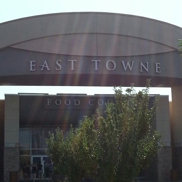 Foto tirada no(a) East Towne Mall por Zach B. em 8/25/2013