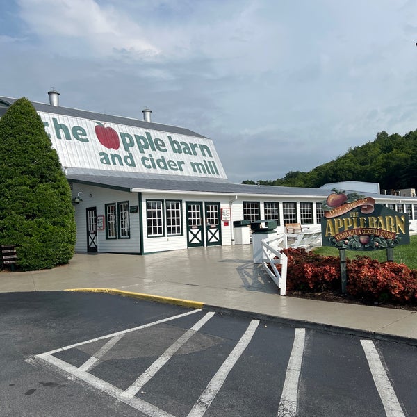 Foto tirada no(a) Apple Barn &amp; Cider Mill por John D. em 7/2/2023