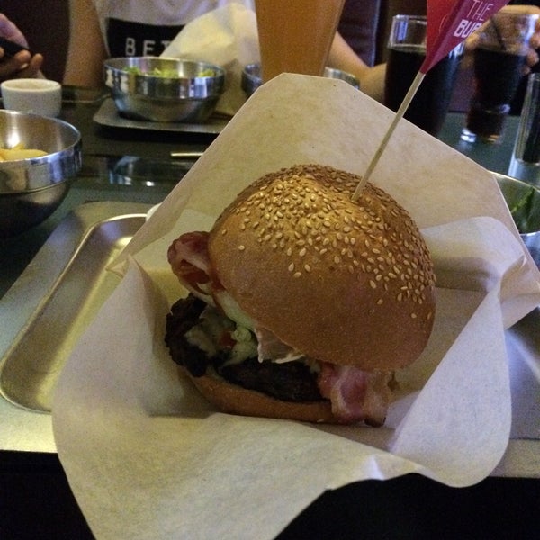 Foto tirada no(a) The Burger por Igor G. em 6/7/2015
