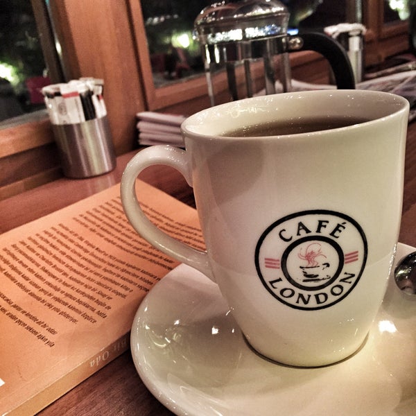 Foto diambil di Café London oleh Buket pada 12/14/2015