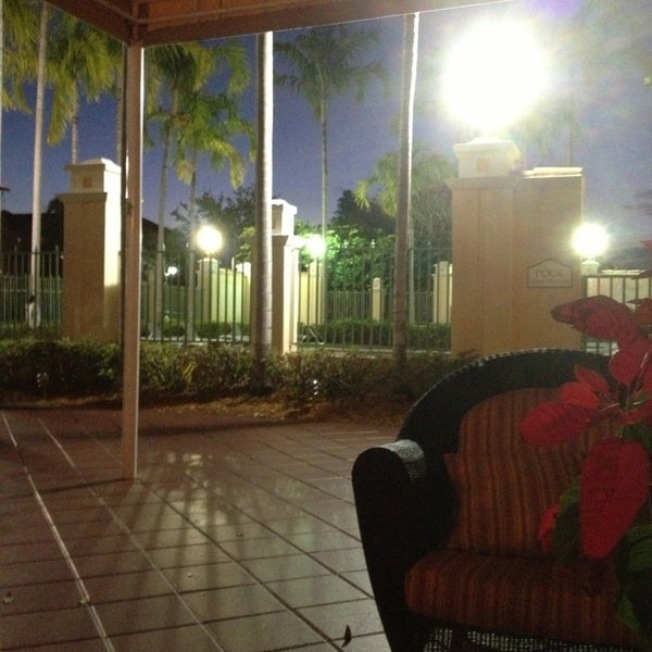 รูปภาพถ่ายที่ Hilton Garden Inn Ft. Lauderdale SW/Miramar โดย Lisa B. เมื่อ 12/31/2012