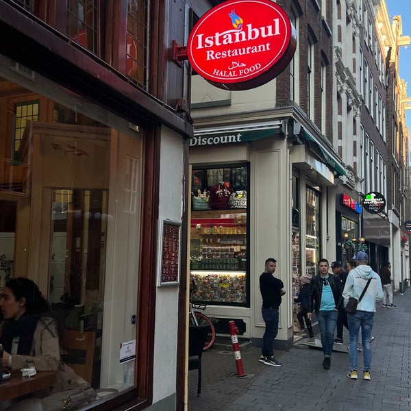 Foto diambil di Istanbul Restaurant Halal oleh Eng. Abeer🦋✨ pada 5/2/2022