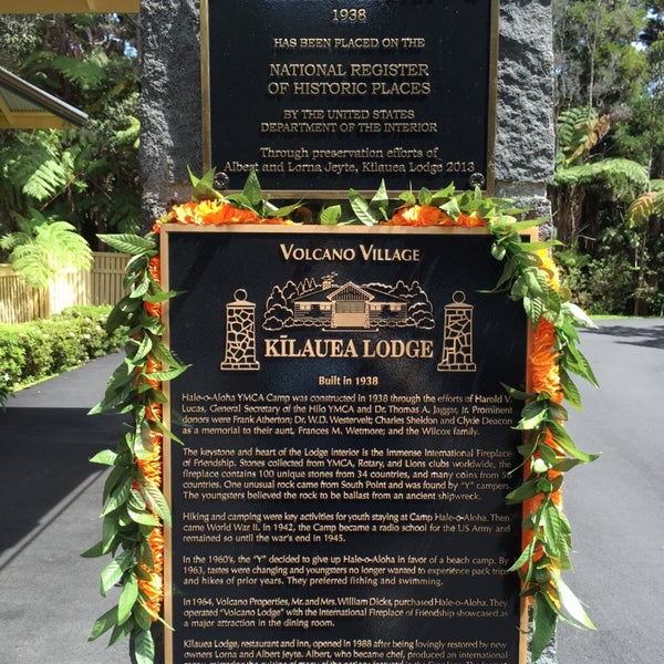 Foto scattata a Kilauea Lodge da Chris R. il 10/16/2014